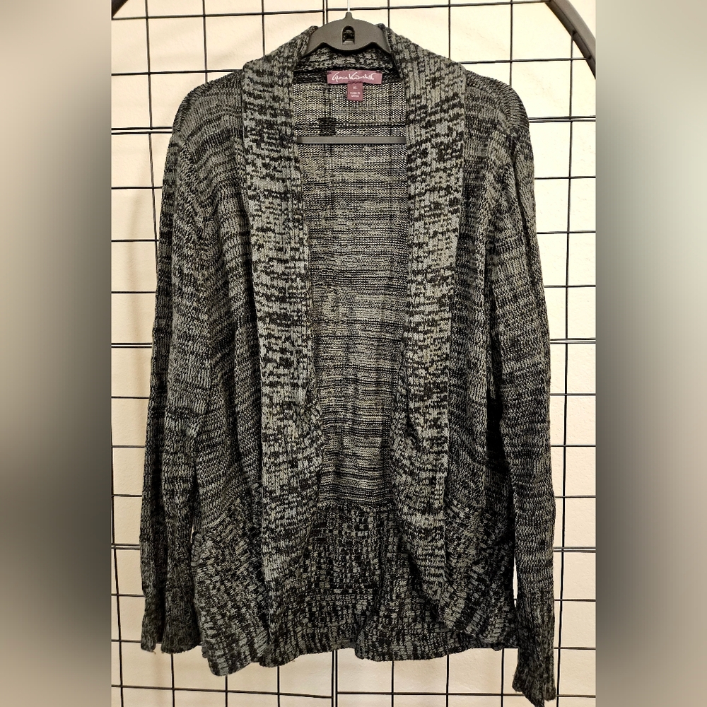 Women's Black and Gray Sweater